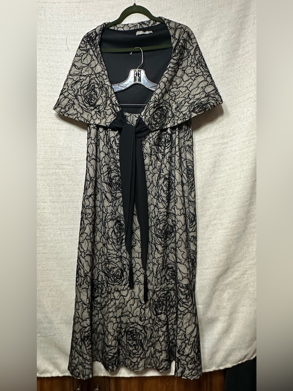 Dinah Lee 1X 2-Piece Flocked Floral Maxi Skirt & Capelet Shawl Set
